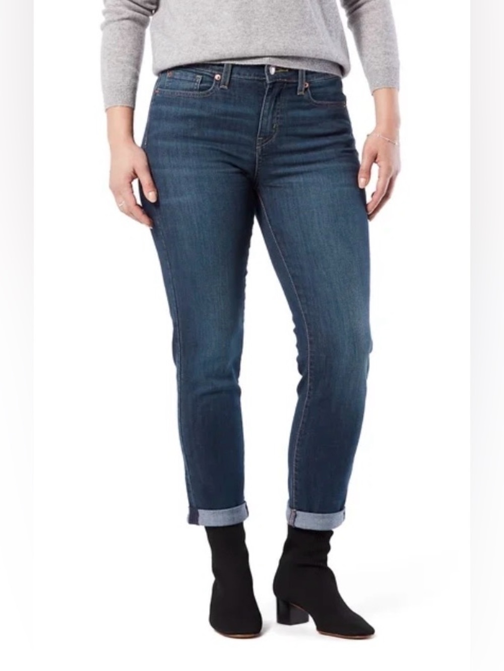 Levi Strauss Signature Women’s Mid Rise Slim Fit Boyfriend Jeans